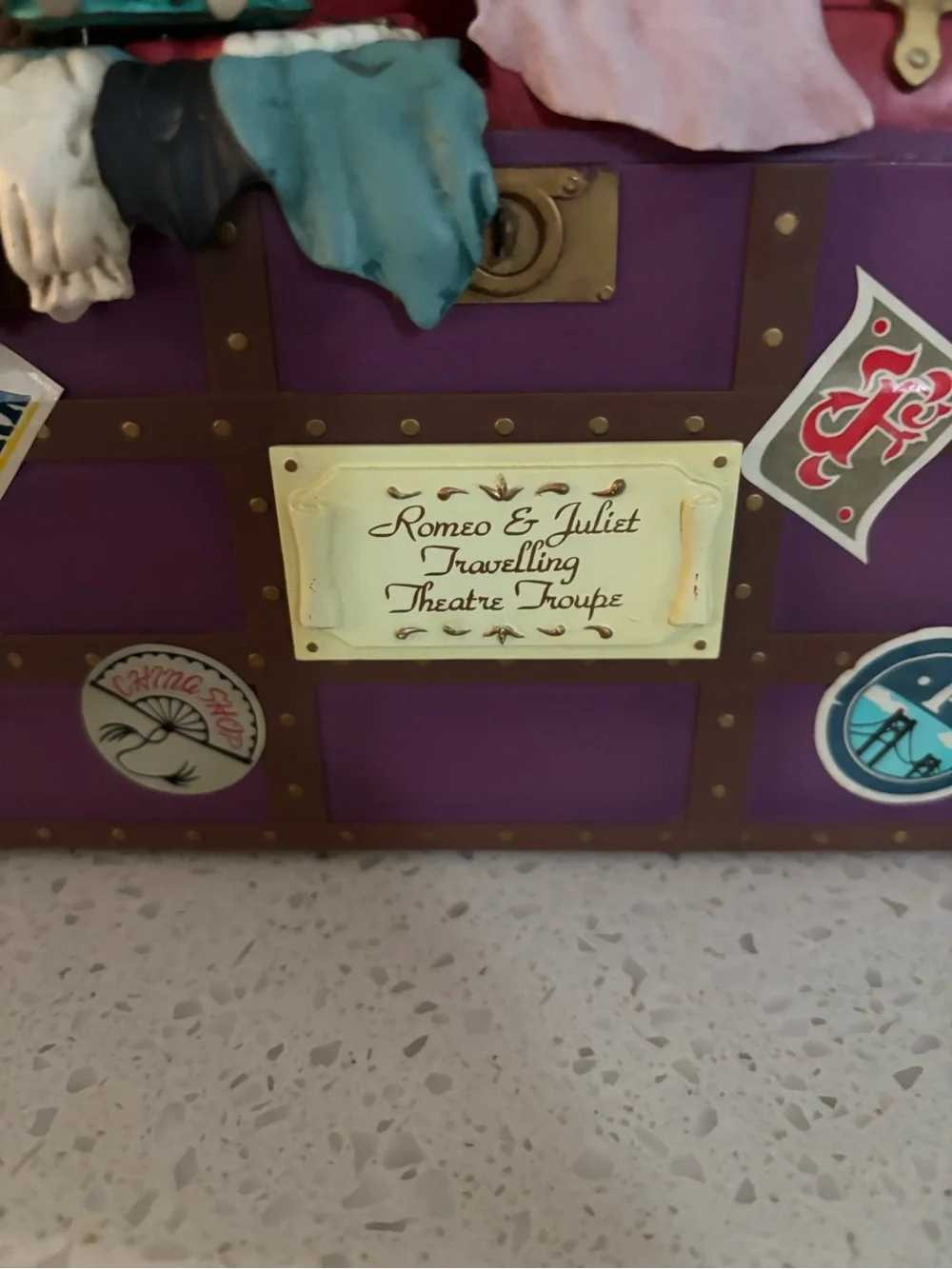 1991 Enesco Mouseterpiece Theater Chest Romeo & Juliet  Animated Music Box